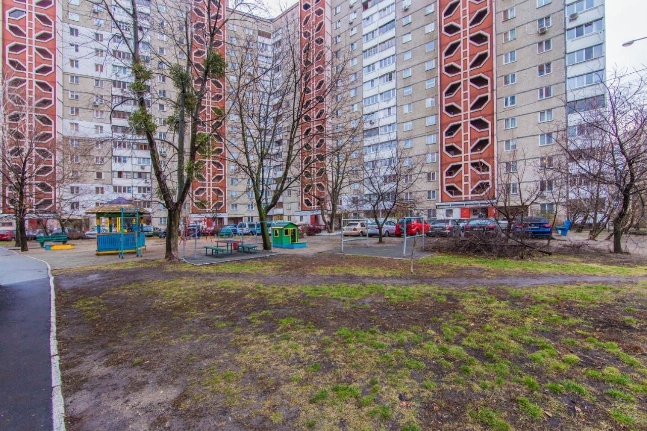 Уютная, Просторная Видовая Трехкомнатная Квартира Возле Метро Академгородок На 6 Мест Kiev Eksteriør billede